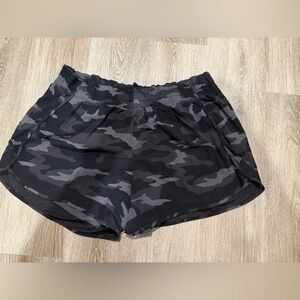 Athleta Printed Mesh Racer Run Shorts 4”